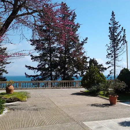 Bright Near Town By Konnect Apartment *